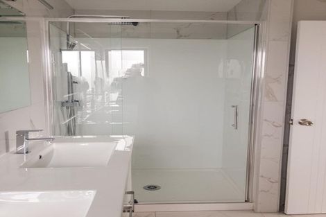 Photo of property in 60 Renata Crescent, Te Atatu Peninsula, Auckland, 0610