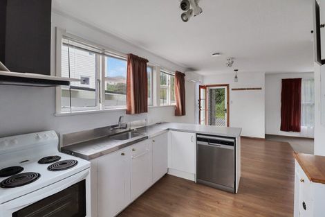 Photo of property in 5 Takatimu Way, Johnsonville, Wellington, 6037