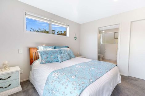 Photo of property in 76 Waitarere Rise Avenue, Waitarere, Levin, 5510