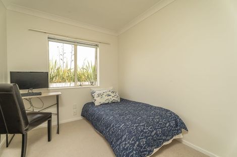 Photo of property in 17 Crown Hill, Paraparaumu, 5032