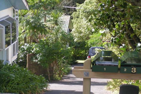 Photo of property in 1/3 Mahuta Grove, Northcote, Auckland, 0627