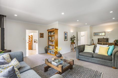 Photo of property in 16 Deane Avenue, Titirangi, Auckland, 0604