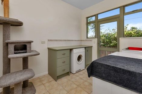 Photo of property in 110 One Tree Point Road, One Tree Point, 0118