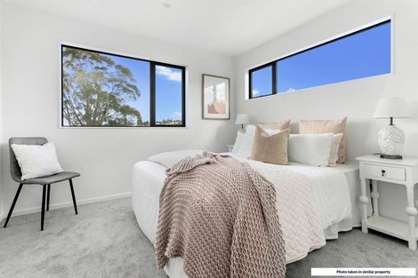 Photo of property in 2/7 Cedar Heights Avenue, Massey, Auckland, 0614
