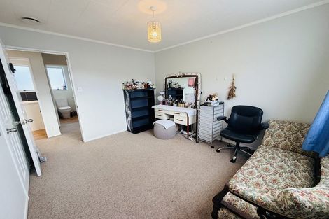 Photo of property in 8 Kaitawa Crescent, Paraparaumu, 5032