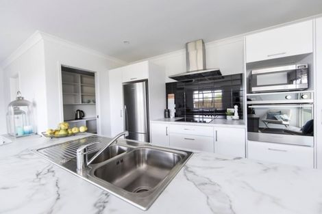 Photo of property in 35 Hayfield Way, Karaka, Papakura, 2113