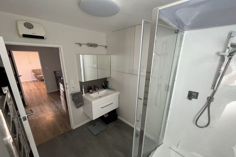 Photo of property in 11 Longcroft Terrace, Newlands, Wellington, 6037