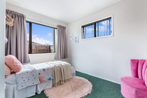 Photo of property in 16 Glenhaven Place, Te Atatu Peninsula, Auckland, 0610