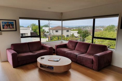 Photo of property in 1/32 Beach Road, Castor Bay, Auckland, 0620