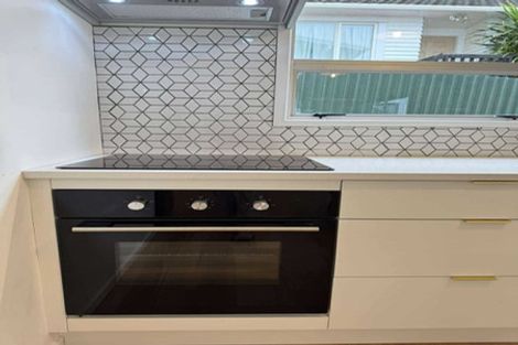 Photo of property in 3 Hartley Terrace, Massey, Auckland, 0614