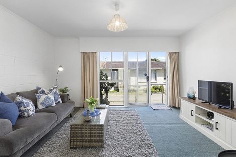 Photo of property in 2/14 Jillett Street, Titahi Bay, Porirua, 5022