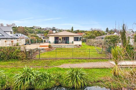 Photo of property in 10 Gemini Place, Kawaha Point, Rotorua, 3010