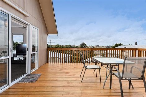 Photo of property in 2/44 Lilburn Crescent, Massey, Auckland, 0614