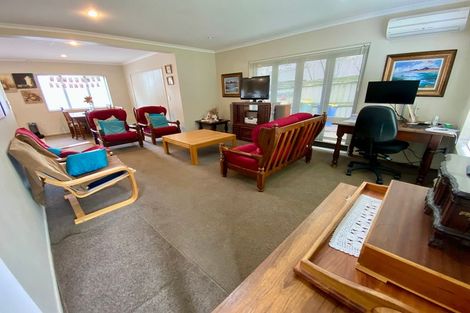 Photo of property in 3 Jomard Terrace, Northcross, Auckland, 0632