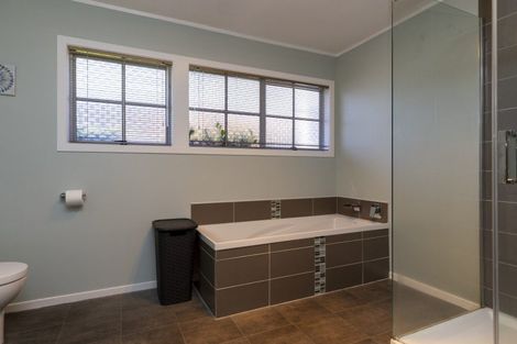 Photo of property in 16 Glengarry Place, Hilltop, Taupo, 3330