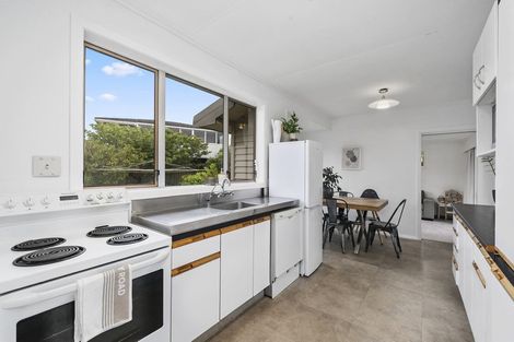 Photo of property in 2 Hadfield Place, Paraparaumu Beach, Paraparaumu, 5032