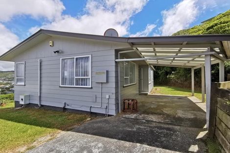 Photo of property in 12 Evesham Place, Newlands, Wellington, 6037