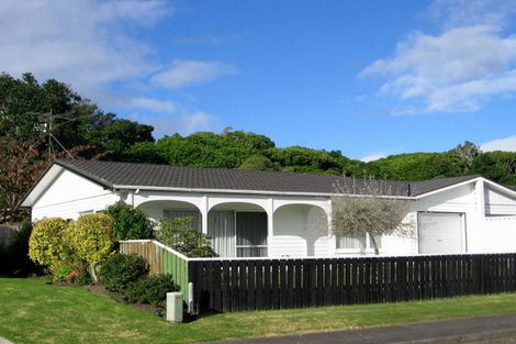 Photo of property in 2a Patterson Grove, Waikanae, 5036