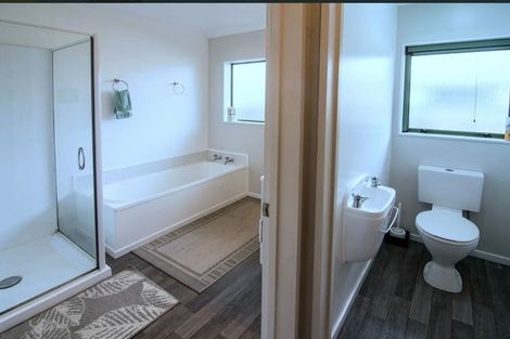 Photo of property in 52 Cambridge Terrace, Masterton, 5810