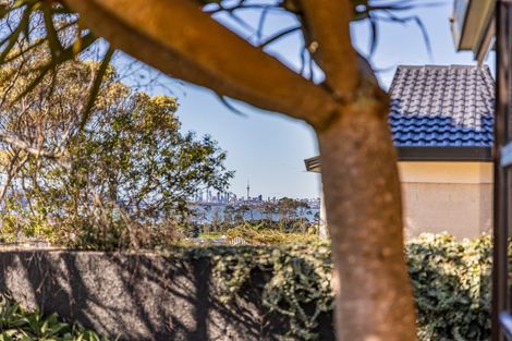 Photo of property in 9 Westpark Drive, West Harbour, Auckland, 0618