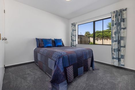 Photo of property in 136 Guildford Drive, Paraparaumu Beach, Paraparaumu, 5032
