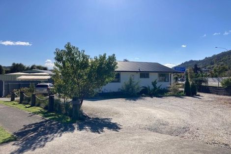 Photo of property in 33 Wairau Road, Picton, 7220