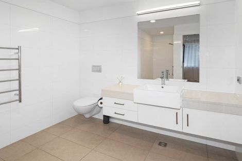 Photo of property in 2/48 Marine Parade, Mount Maunganui, 3116