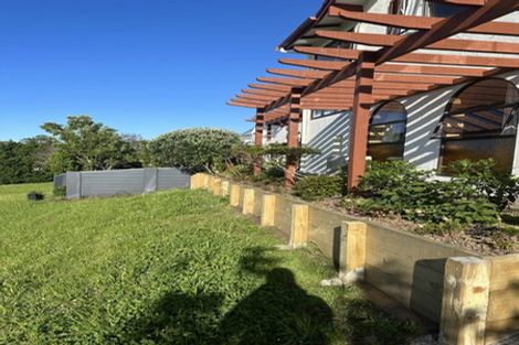 Photo of property in 4 Toi Toi Place, Northcote, Auckland, 0627