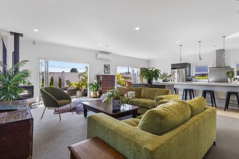 Photo of property in 298 Huatoki Street, Upper Vogeltown, New Plymouth, 4310