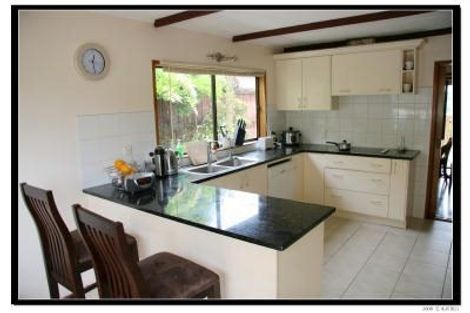 Photo of property in 15 Longwood Place, Forrest Hill, Auckland, 0620