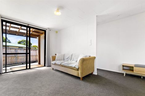Photo of property in 8 Cameron Place, Ranui, Auckland, 0612