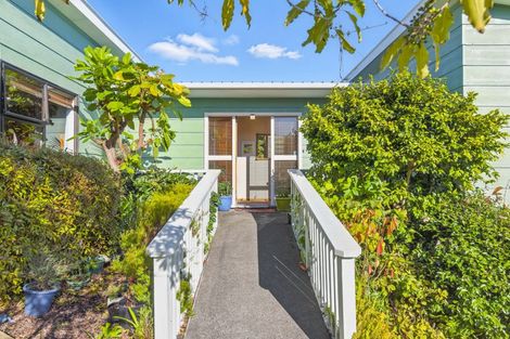 Photo of property in 47 Kakariki Grove, Waikanae, 5036