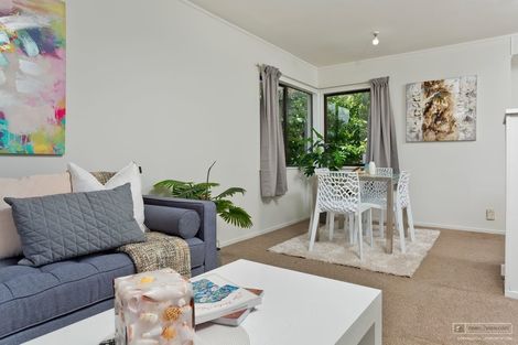 Photo of property in 2/106 Shifnal Drive, Randwick Park, Auckland, 2105