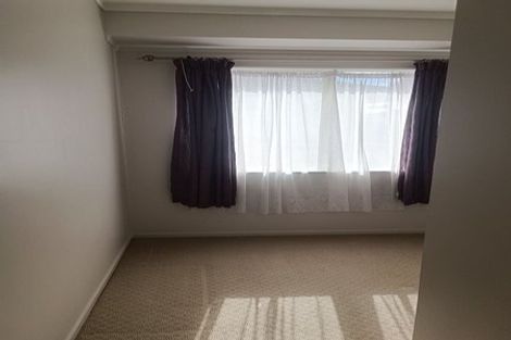 Photo of property in 1 Jay Court, Botany Downs, Auckland, 2010