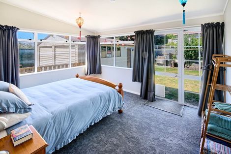 Photo of property in 135 Seaview Road, Paraparaumu Beach, Paraparaumu, 5032