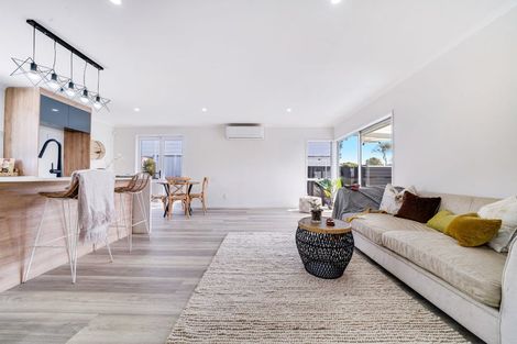 Photo of property in 7 Gambare Place, Wattle Downs, Auckland, 2103