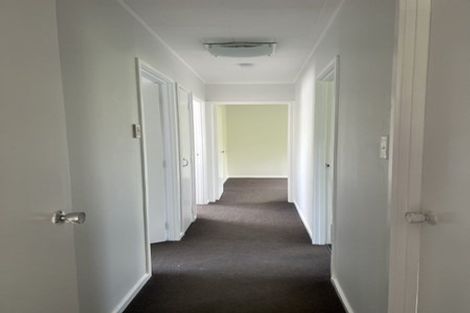 Photo of property in 9 Bishop Street, Green Bay, Auckland, 0604