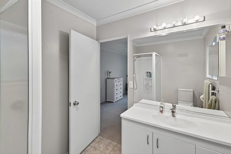 Photo of property in 18 Discovery Avenue, Welcome Bay, Tauranga, 3112