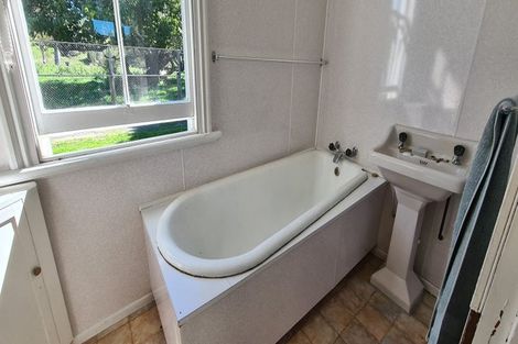 Photo of property in 76 Takapau Road, Tolaga Bay, 4077