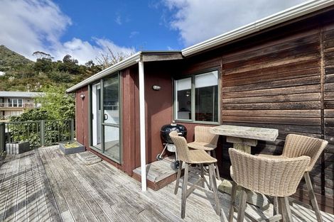Photo of property in 15 Russell Street, Picton, 7220