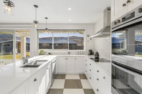 Photo of property in 2 Hortons Way, Cromwell, 9310