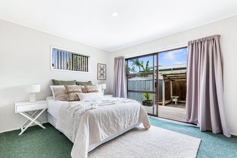 Photo of property in 16 Glenhaven Place, Te Atatu Peninsula, Auckland, 0610