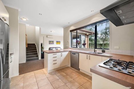 Photo of property in 8 Seamount Drive, Red Beach, 0932