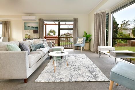 Photo of property in 16 Petrel Place, Massey, Auckland, 0614