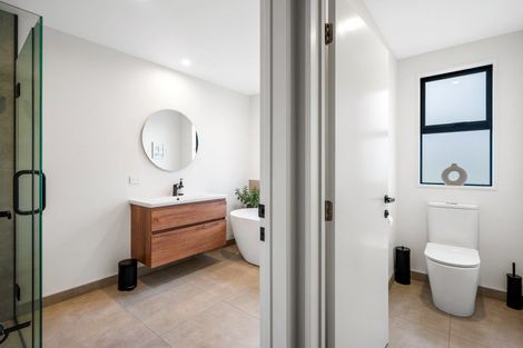 Photo of property in 2 Mcneil Crescent, Wanaka, 9305