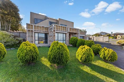 Photo of property in 2 Betty Watt Grove, Riverstone Terraces, Upper Hutt, 5018