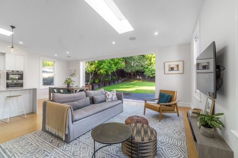 Photo of property in 15 Saint Leonards Road, Devonport, Auckland, 0624