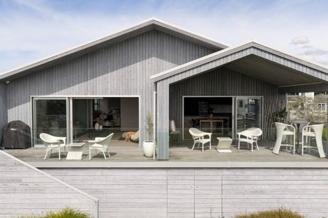 Photo of property in 1025 Papamoa Beach Road, Papamoa Beach, 3118