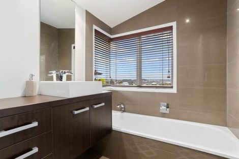 Photo of property in 9 Corsica Way, Karaka, Papakura, 2113