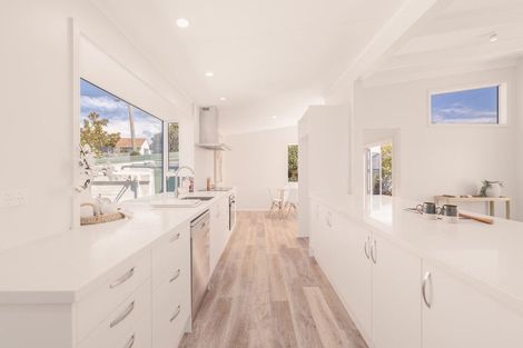 Photo of property in 20 Derrett Place, Saint Martins, Christchurch, 8022